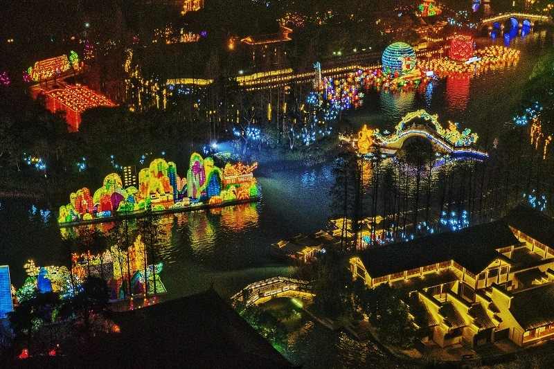 秦淮灯会:千年非遗邂逅现代设计(图1) 走向世界的中国传统灯会