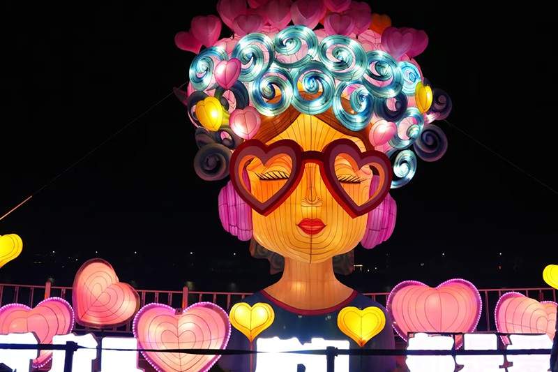 灯火重绘《富春山居》，国潮点亮千年诗画(图2)