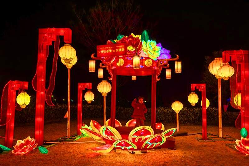 灯火重绘《富春山居》，国潮点亮千年诗画(图3)