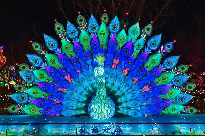 千灯耀河畔，万象启新程