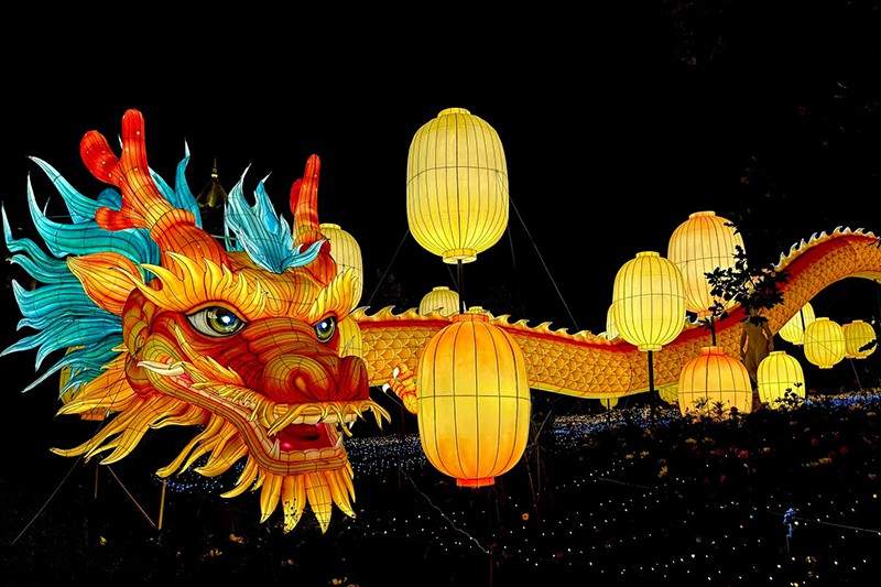 阿唛龙千灯之夜