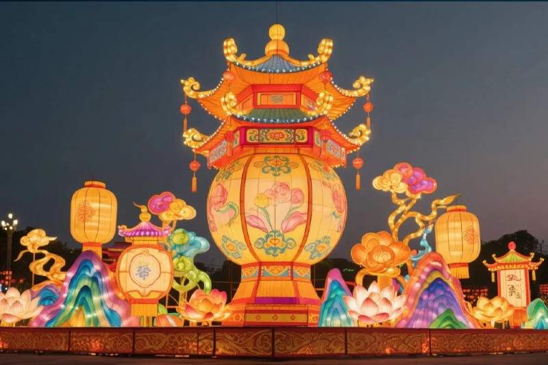 民俗文化传承：灯影庆典点亮夜空(图1)