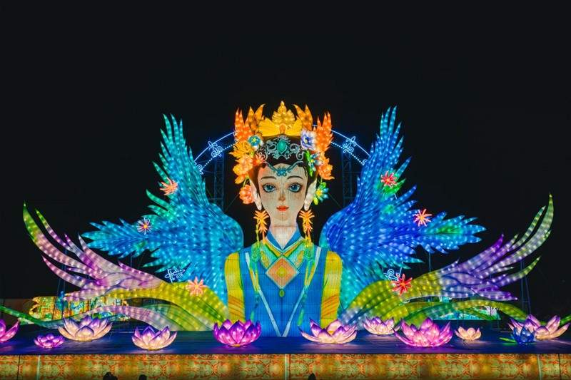 hhh2.jpg 上元灯如昼·花海伴月明(图3)