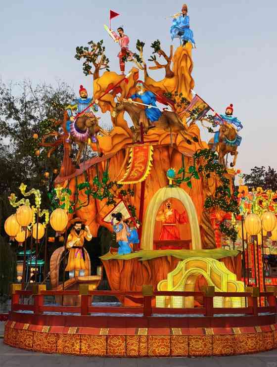 秦淮灯会点亮非遗文化，中外交流共绘璀璨新篇章(图2)