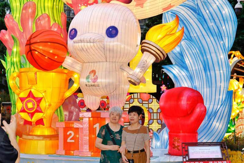 2 广州中秋灯会彩灯盛宴,传统工艺与现代元素完美融合(图2)