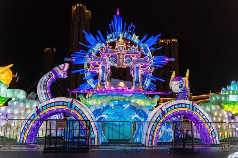 赛博玉融未来之城灯光秀展现福清文旅新风貌(图1) 赛博玉融·未来之城