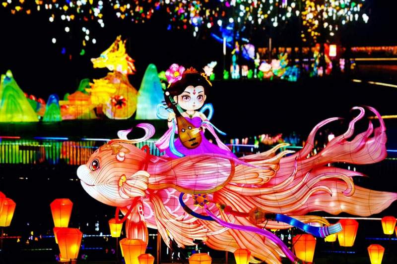 德阳灯会2025开幕：璀璨古蜀文化融合科技创新光影体验(图2)