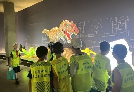 留守儿童走进彩灯博物馆感受家乡文化魅力(图1)