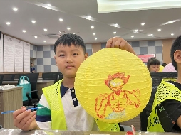 留守儿童走进彩灯博物馆感受家乡文化魅力(图3)