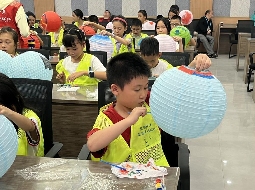 留守儿童走进彩灯博物馆感受家乡文化魅力(图4)