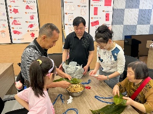 博物馆举办端午包粽子比赛传承传统文化(图2)