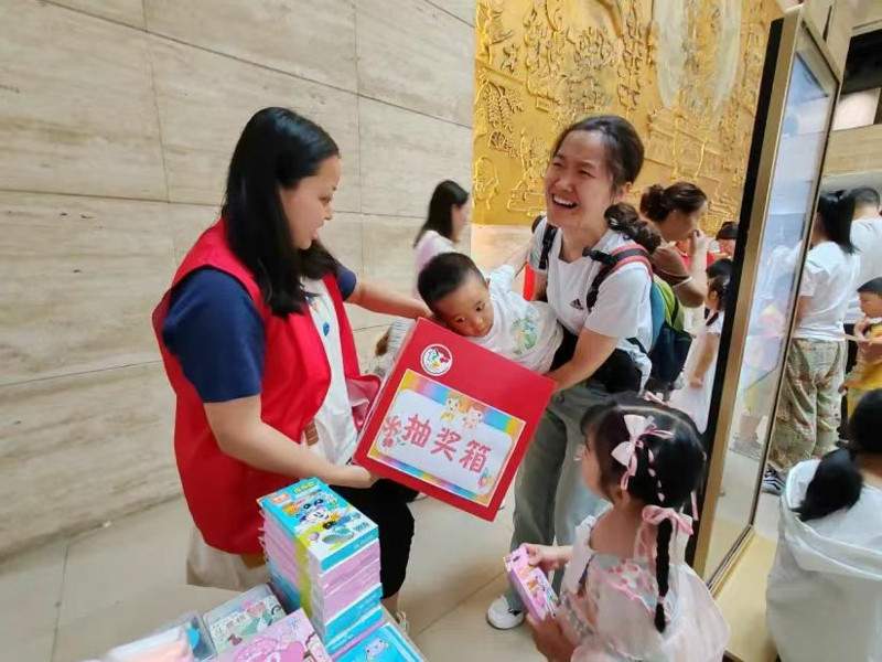 彩灯童梦园六一欢乐行主题活动圆满举办(图4)