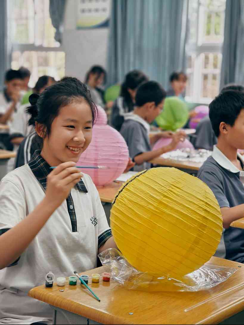 流动博物馆进校园——中国彩灯博物馆走进自贡市第四中学校(图3) 流动博物馆进校园——中国彩灯博物馆走进自贡市第四中学校(图3)