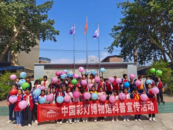 探寻彩灯足迹领略非遗文化 自贡彩灯博物馆进校园传承传统文化(图3)