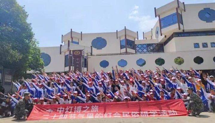 自贡灯博馆获评市级消费教育示范基地 激发消费活力(图2) 自贡灯博馆获评市级消费教育示范基地 激发消费活力(图2)