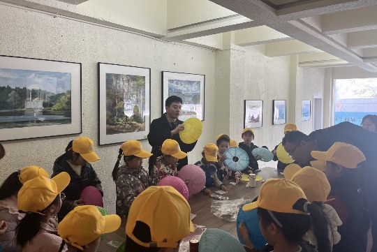 同心护苗 爱助成长 ——中国彩灯博物馆开展元宵节公益活动(图4) 同心护苗 爱助成长 ——中国彩灯博物馆开展元宵节公益活动(图4)