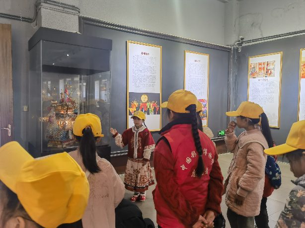 同心护苗 爱助成长 ——中国彩灯博物馆开展元宵节公益活动(图6) 同心护苗 爱助成长 ——中国彩灯博物馆开展元宵节公益活动(图6)