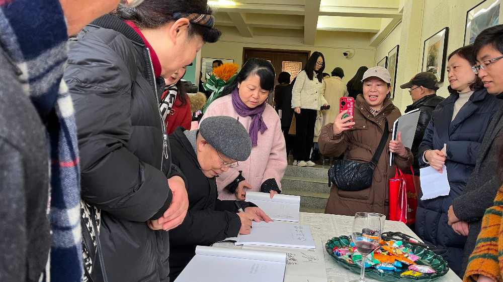 自贡画家俄罗斯写生作品展开展 水彩画展现异域风情(图3)