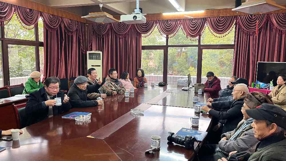 自贡画家俄罗斯写生作品展开展 水彩画展现异域风情(图4)