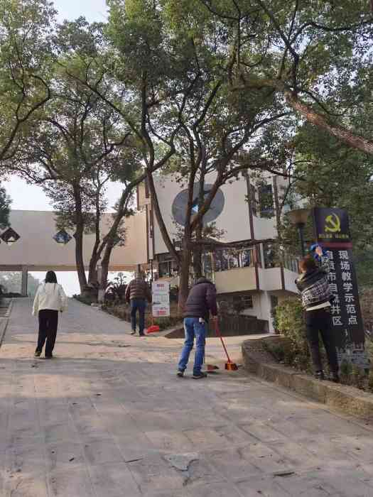 中国彩灯博物馆党支部开展 “学习身边榜样”报告宣讲 暨“我为群众办实事”志愿服务活动(图9)