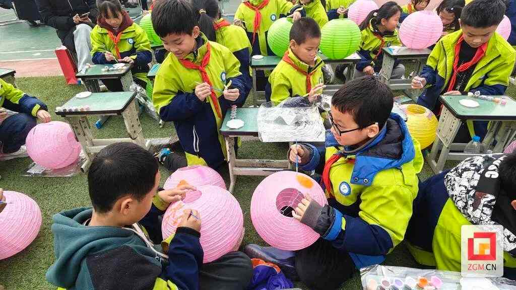 让孩子们爱上彩灯 “新年心灯 馆企进校” 活动走进联络镇中心小学(图2) 让孩子们爱上彩灯 “新年心灯 馆企进校” 活动走进联络镇中心小学(图2)