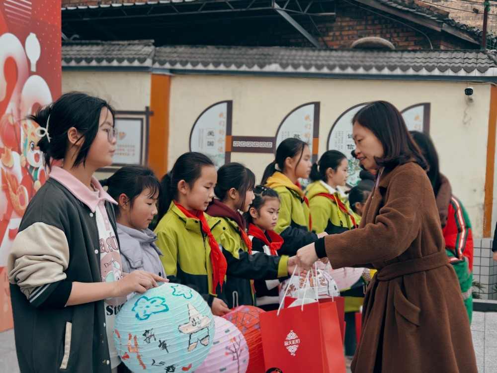 氛围浓厚 亮点纷呈——中国彩灯博物馆 元旦假期文旅市场情况综述(图6) 氛围浓厚 亮点纷呈——中国彩灯博物馆 元旦假期文旅市场情况综述(图6)
