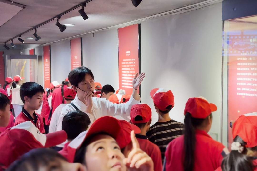 中国彩灯博物馆举行2025年度优秀志愿者颁奖仪式(图3) 中国彩灯博物馆举行2025年度优秀志愿者颁奖仪式(图3)