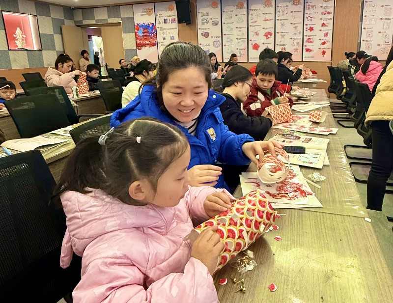 2026年开门红! 灯博元旦小长假接待游客超2万人次!(图2) 2026年开门红! 灯博元旦小长假接待游客超2万人次!(图2)