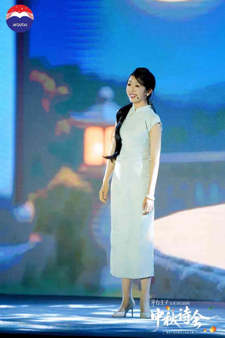 2025自贡市中秋诗会暨第七届诗歌散文诵读大赛总决赛在中国彩灯博物馆圆满举行(图3) 2025自贡市中秋诗会暨第七届诗歌散文诵读大赛总决赛在中国彩灯博物馆圆满举行(图3)