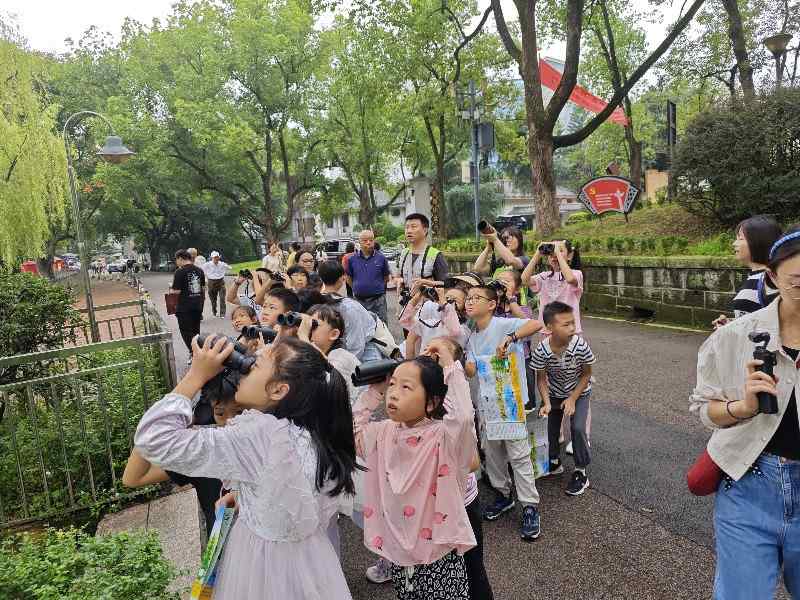 五星红,秋意浓——中国彩灯博物馆 “双节”人气拉满,累计接待游客超9万人次(图18) 五星红,秋意浓——中国彩灯博物馆 “双节”人气拉满,累计接待游客超9万人次(图18)