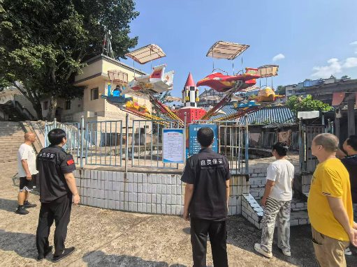 筑牢安全基石,欢度祥和佳节 ——中国彩灯博物馆开展大型游乐设施应急救援演练(图3) 筑牢安全基石,欢度祥和佳节 ——中国彩灯博物馆开展大型游乐设施应急救援演练(图3)