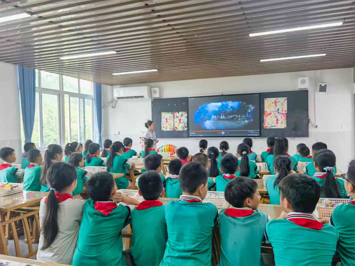 传承千年灯韵，点亮智慧新程—— 中国彩灯博物馆扮靓“开学第一课”(图1)
