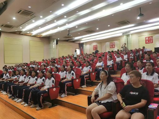 传承千年灯韵，点亮智慧新程—— 中国彩灯博物馆扮靓“开学第一课”(图9)