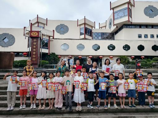 中国彩灯博物馆暑期社教活动完美收官(图4) 中国彩灯博物馆暑期社教活动完美收官(图4)