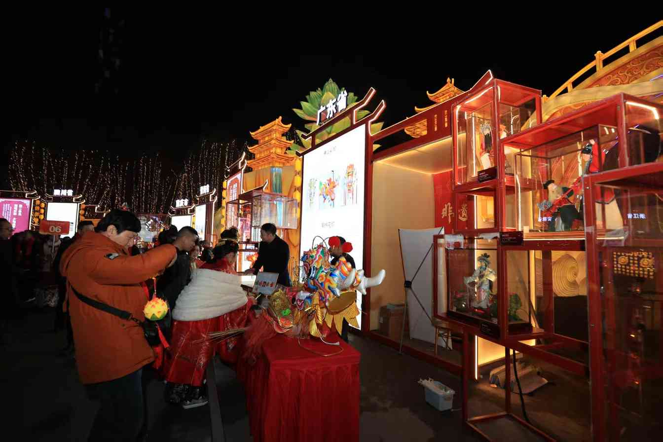 新展速递 | “灯贺中华 气象万千—— 全国灯会灯彩非遗项目展”在自贡举办(图2) 新展速递 | “灯贺中华 气象万千—— 全国灯会灯彩非遗项目展”在自贡举办(图2)