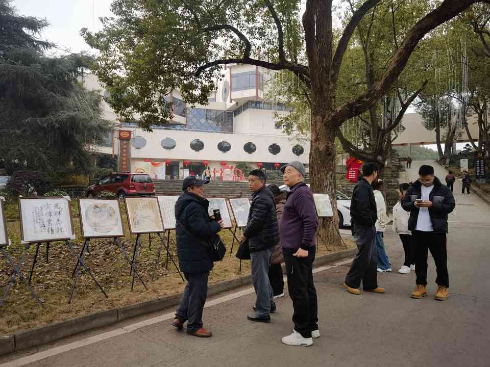 “福满灯彩 春联颂祝福” ——中国彩灯博物馆开展义写春联公益活动(图3) “福满灯彩 春联颂祝福” ——中国彩灯博物馆开展义写春联公益活动(图3)
