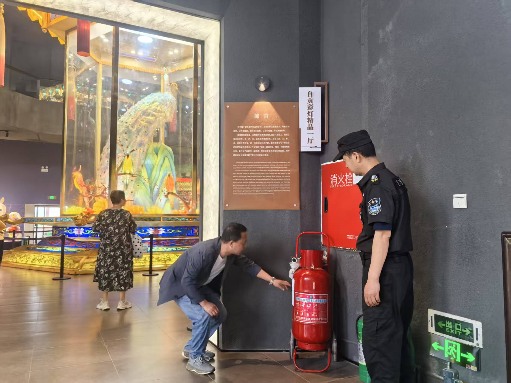 筑牢安全屏障,护航“五一”平安 ——中国彩灯博物馆开展 节前安全隐患大排查专项行动(图1) 筑牢安全屏障,护航“五一”平安 ——中国彩灯博物馆开展 节前安全隐患大排查专项行动(图1)