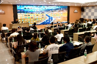 跨界融合碰撞灵感火花:“中国彩灯文博讲堂” 上演历史文化与文学创作的奇妙对话(图5) 跨界融合碰撞灵感火花:“中国彩灯文博讲堂” 上演历史文化与文学创作的奇妙对话(图5)