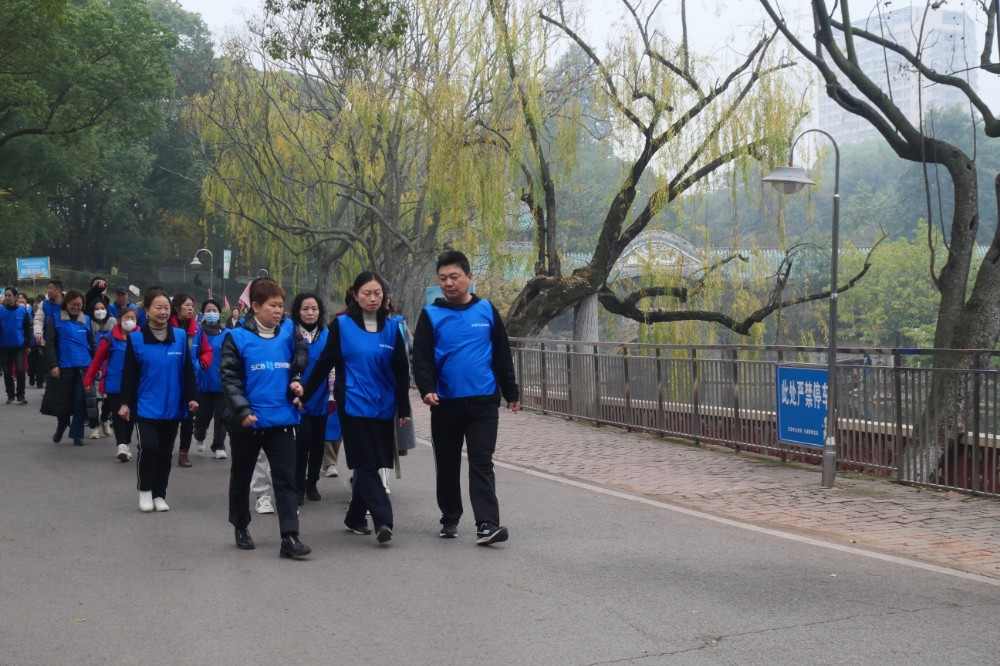 举办迎春健步走活动 倡导全民健身新风尚(图8) 举办迎春健步走活动 倡导全民健身新风尚(图8)