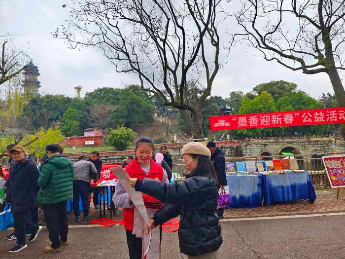 书法家赠春联活动弘扬传统文化(图4)