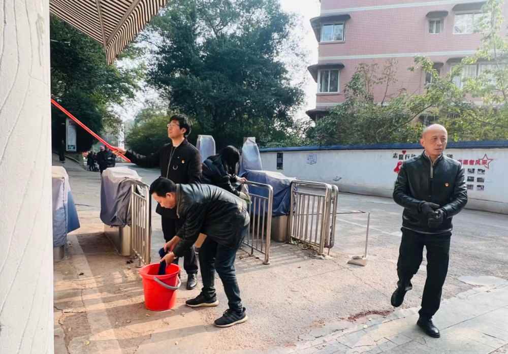 主题教育引领行动 服务群众共创文明(图5) 主题教育引领行动 服务群众共创文明(图5)