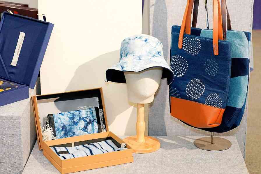 四川非遗节表彰大会亮相扎染文创展(图3)