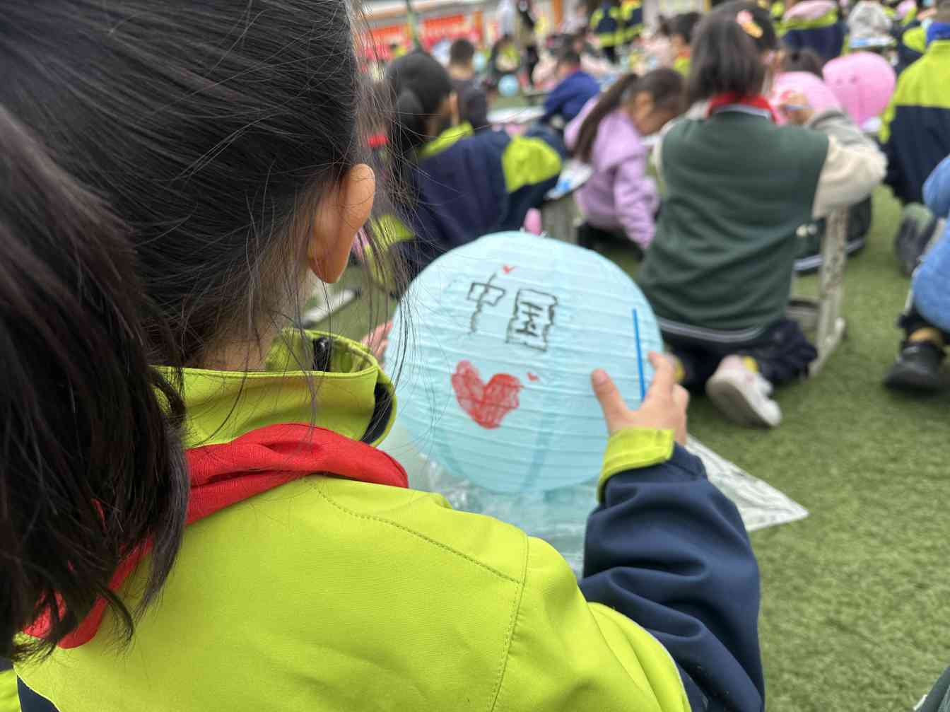 彩灯文化传播进校园 非遗传承激发青少年热情(图4)