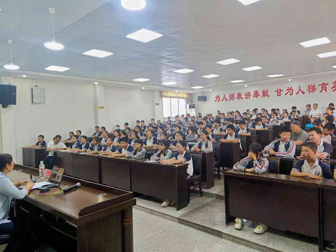 校园彩灯文化讲座点亮匠心传承(图2)