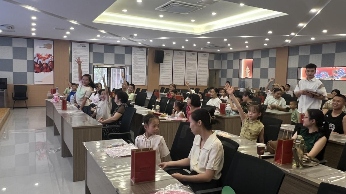 中秋文化体验：亲子互动品诗词 制月饼传承传统(图5)