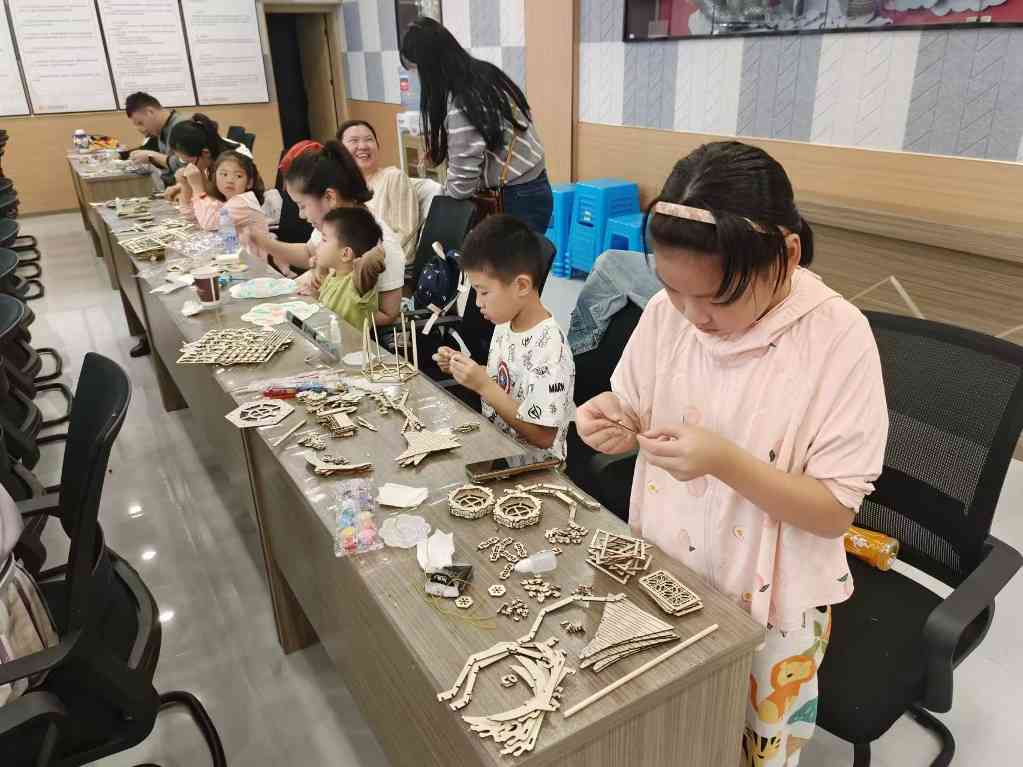 非遗彩灯体验活动国庆传递爱国情怀(图2)