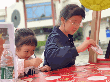 非遗彩灯体验活动国庆传递爱国情怀(图3)