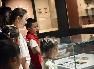 小小志愿者的成长之旅：用稚嫩声音传承千年彩灯文化(图5)