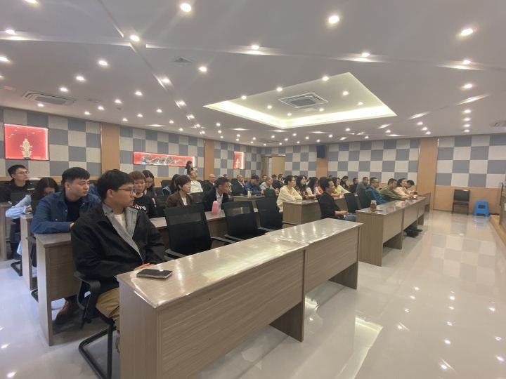 中国彩灯博物馆推进岗位竞聘优化人才结构(图2) 中国彩灯博物馆推进岗位竞聘优化人才结构(图2)