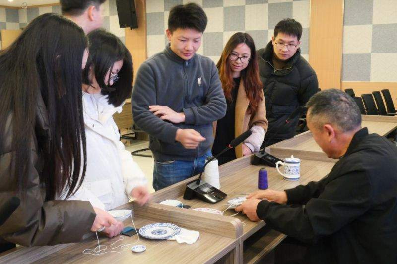 沉浸式体验瓷器捆扎技艺提升职工非遗传承能力(图2)